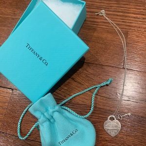 COPY - TIFFANY & CO. heart tag with key pendant n…